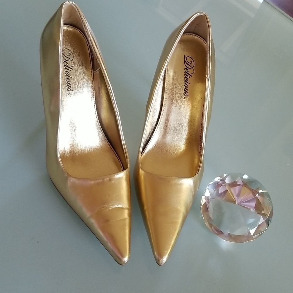 Delicious Gold‎ Y2K  Heels Size 8